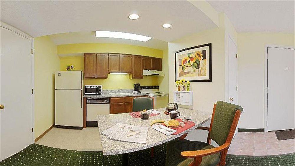 Sonesta Simply Suites Cleveland Airport Middleburg Heights Buitenkant foto