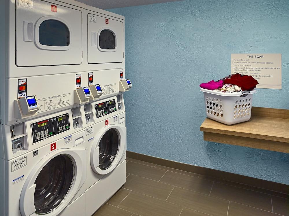 Sonesta Simply Suites Cleveland Airport Middleburg Heights Buitenkant foto