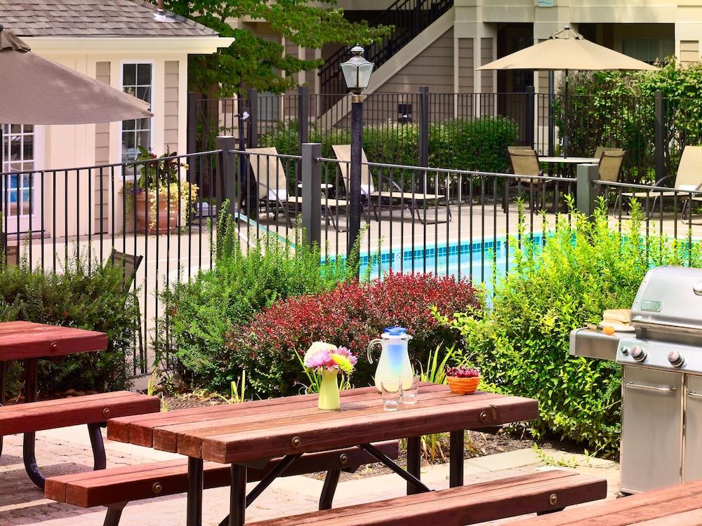Sonesta Simply Suites Cleveland Airport Middleburg Heights Buitenkant foto