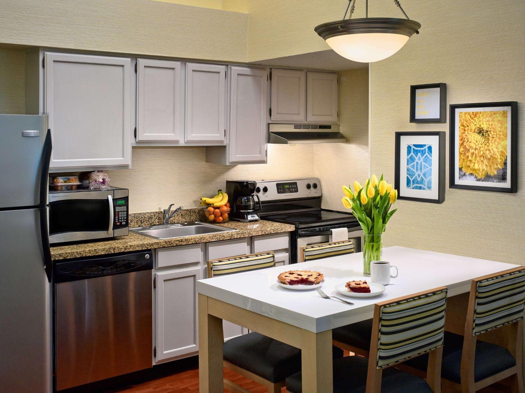 Sonesta Simply Suites Cleveland Airport Middleburg Heights Buitenkant foto