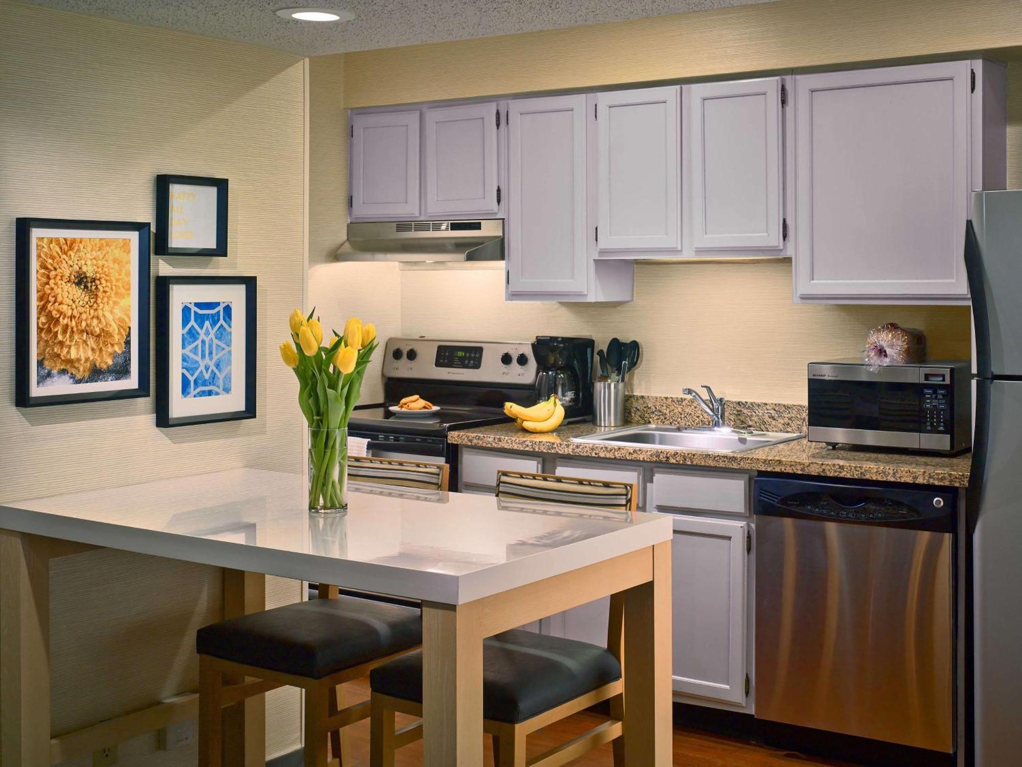 Sonesta Simply Suites Cleveland Airport Middleburg Heights Buitenkant foto