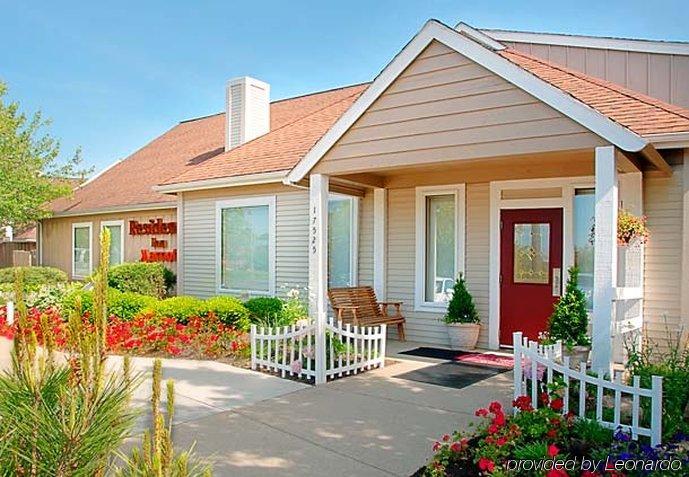 Sonesta Simply Suites Cleveland Airport Middleburg Heights Buitenkant foto