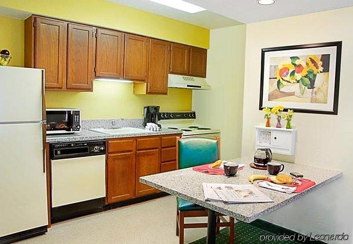 Sonesta Simply Suites Cleveland Airport Middleburg Heights Buitenkant foto