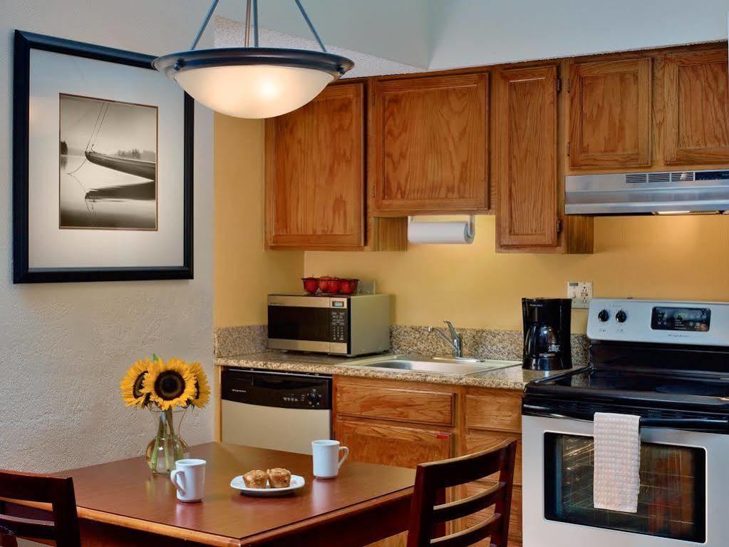 Sonesta Simply Suites Cleveland Airport Middleburg Heights Buitenkant foto