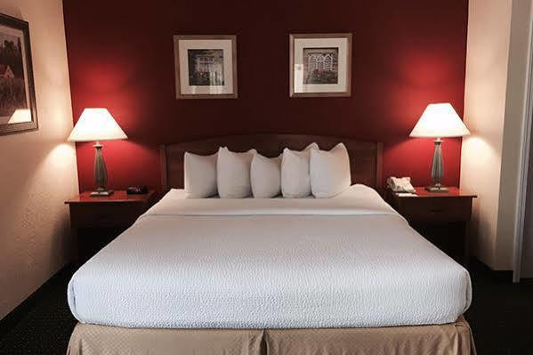 Sonesta Simply Suites Cleveland Airport Middleburg Heights Buitenkant foto